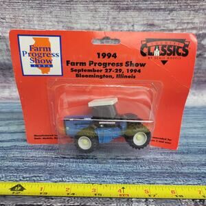 Vintage 1994 Scale models 1/64 scale Ford 946 4wd die-cast tractor blue/white
